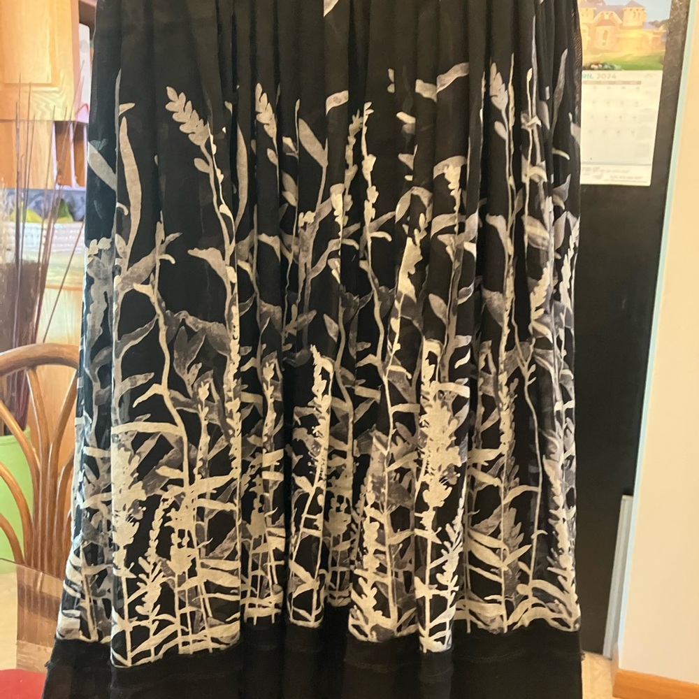 $119 BCBG MaxAzaria black & white floral pleated cocktail dress tulle hem Size 2 - Picture 6 of 12